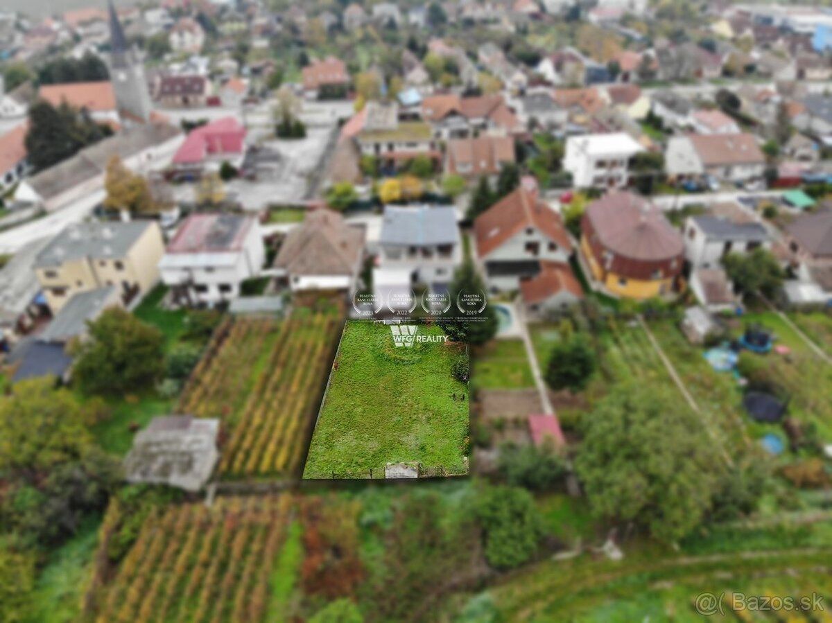 Exkluzívne iba u nás Vám ponúkame pozemok o výmere 445 m2 kt