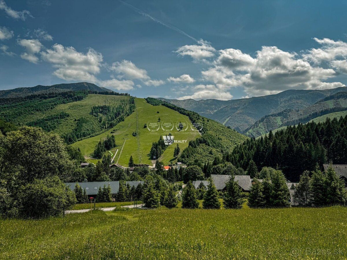 Ponúkame na predaj slnečný pozemok v Terchovej, s unikátnou 