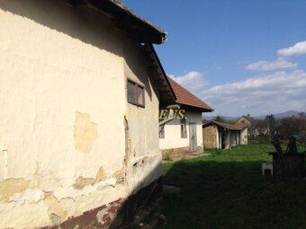 Ponúkame na predaj starší gazdovský rodinný dom v obci GARAD
