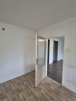 Na predaj ponúkam 2 izbový tehlový byt prerobený na 3 izbový