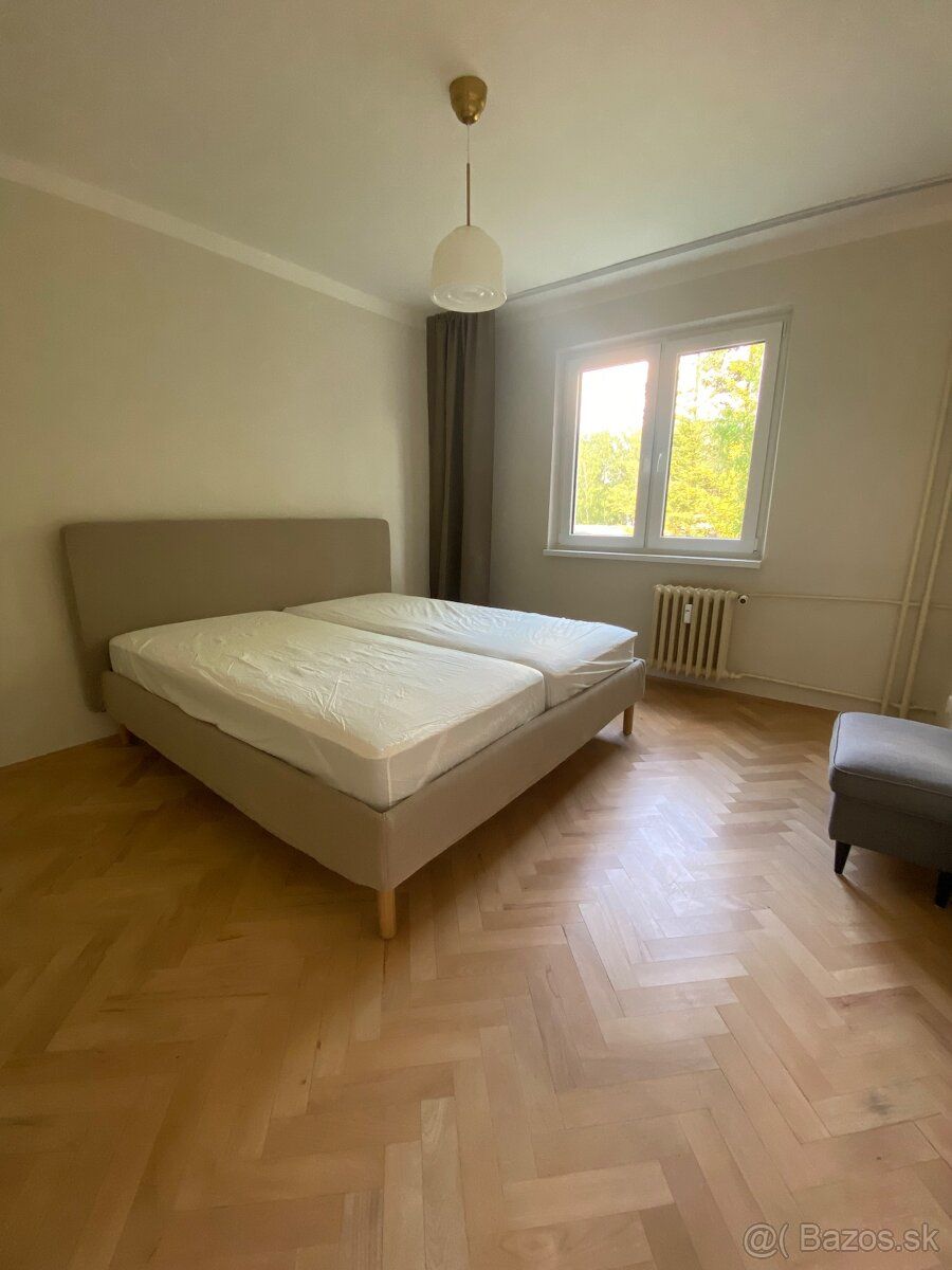 Krátkodobý prenájom možný. Prenajmem 2izbový byt po kompletn