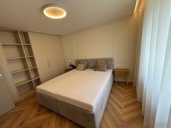Ponúkam na prenájom luxusne zariadený 60m2, 2 izbový byt v K