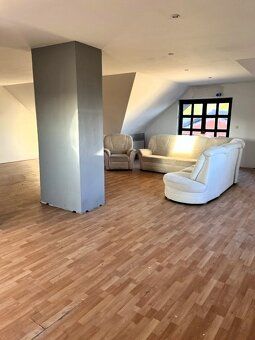 Ponúkam na predaj poschodový rodinný dom (dvojgeneračný) s g