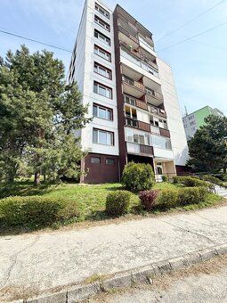 Na predaj pekný čiastočne zariadený 2-izbový byt s balkónom 