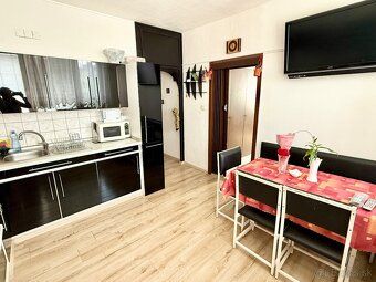 Na predaj pekný čiastočne zariadený 2-izbový byt s balkónom 