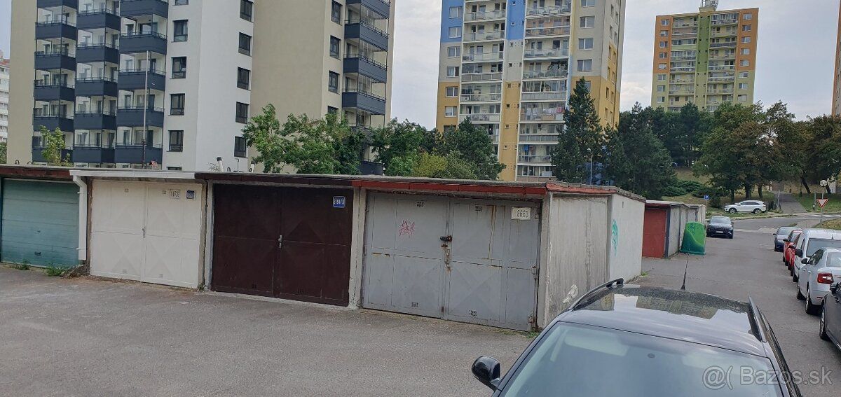 Predám garáž bez pozemku, garáž v krajnom rade tretia od kra