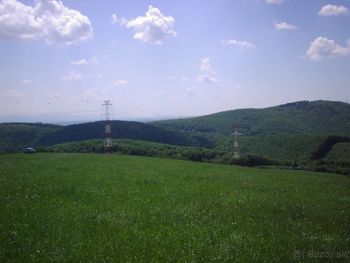 Predám pozemky v Kavečanoch v rozlohe 15 000 m2/ 1,5 hektára
