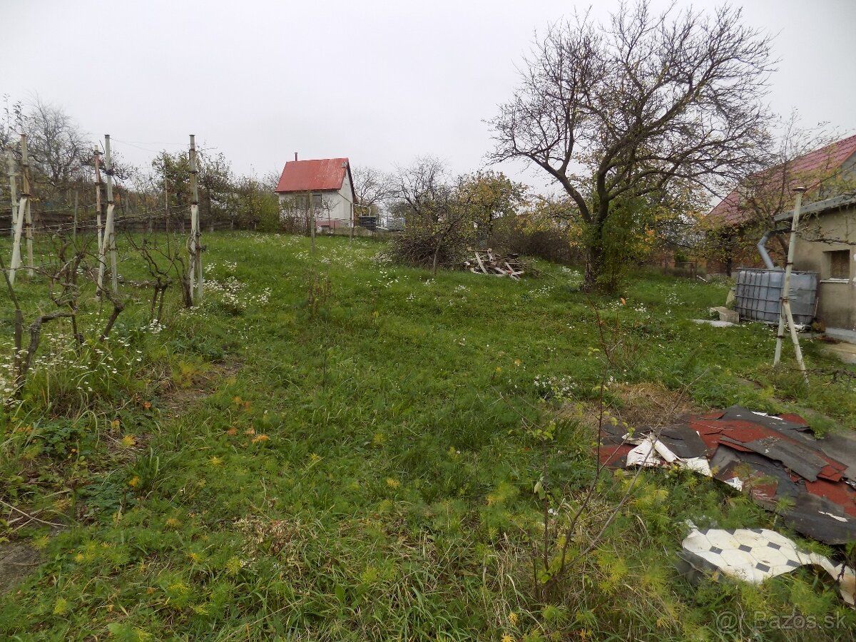 Predáme slnečný pozemok - záhradu v ZO Lištiny. Pozemok v os