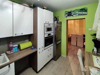 🏡 Ponúkam na predaj zrekonštruovaný 3-izbový byt s loggiou v