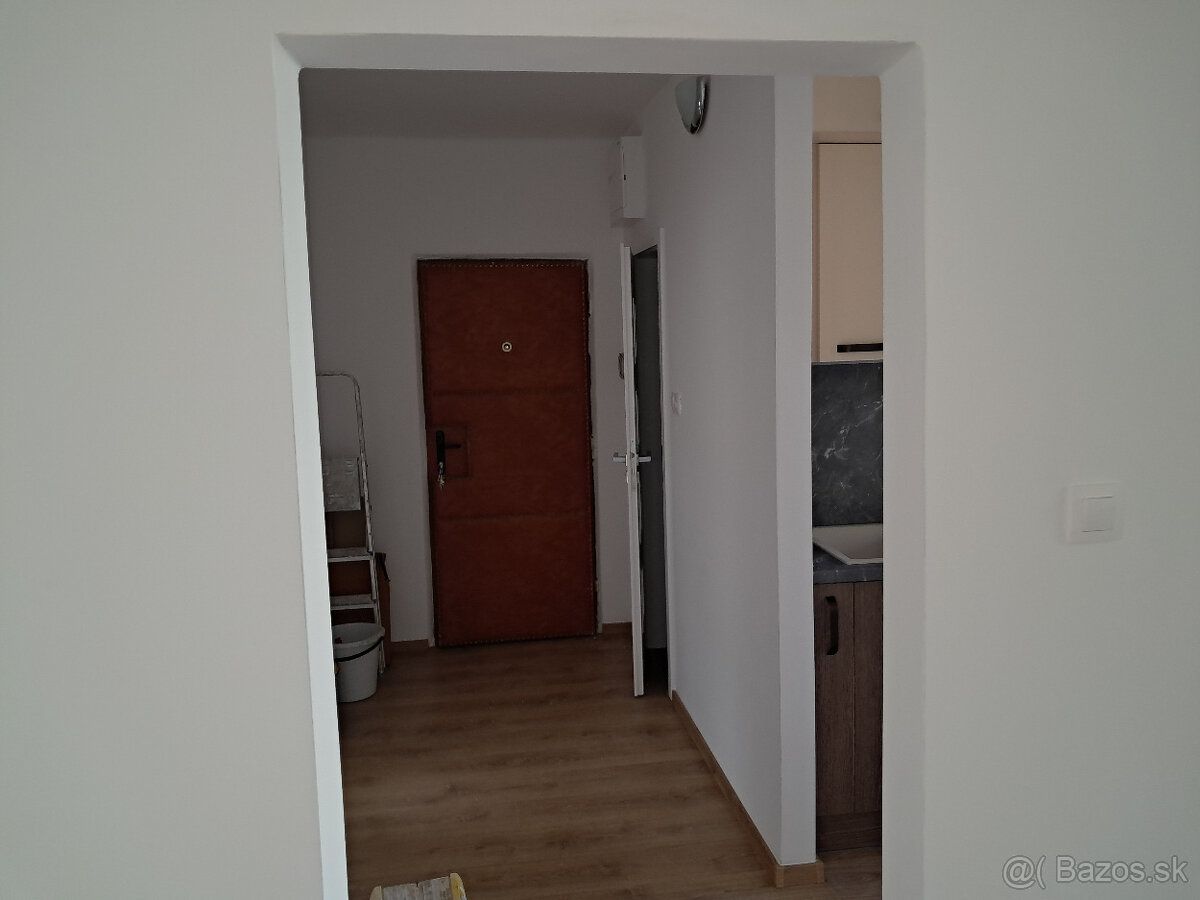 Ponúkam na prenájom 3 IZBOVÝ BYT s 2-mi balkónmi na ulici Ko