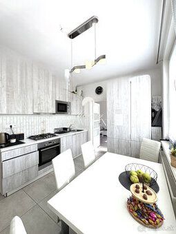 Ponúkam na prenájom 3 IZBOVÝ BYT s 2-mi balkónmi na ulici Ko