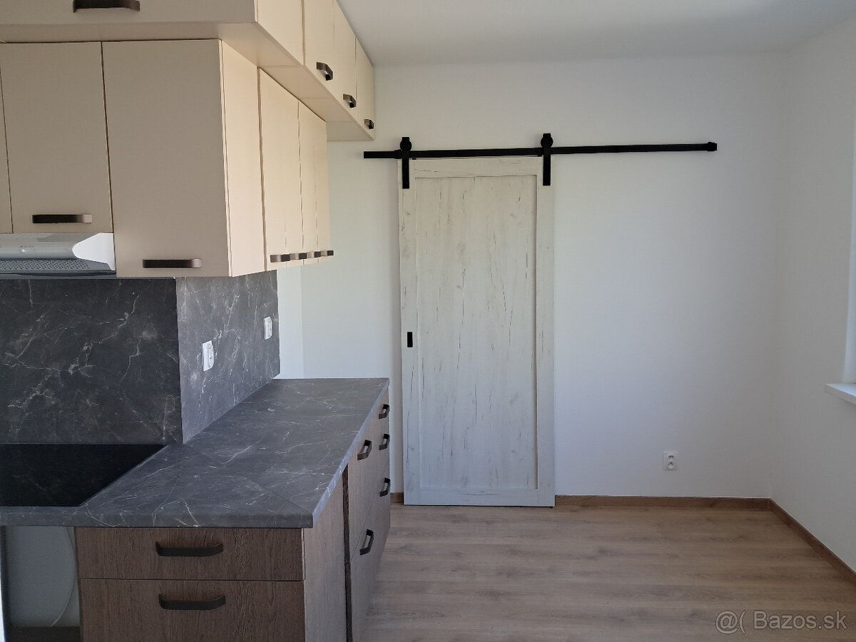 Ponúkam na prenájom 3 IZBOVÝ BYT s 2-mi balkónmi na ulici Ko