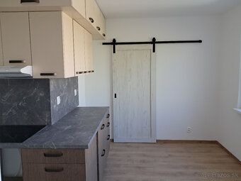Ponúkam na prenájom 3 IZBOVÝ BYT s 2-mi balkónmi na ulici Ko