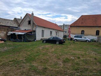 Ponúkame na predaj priestranný rodinný dom v pokojnej časti 
