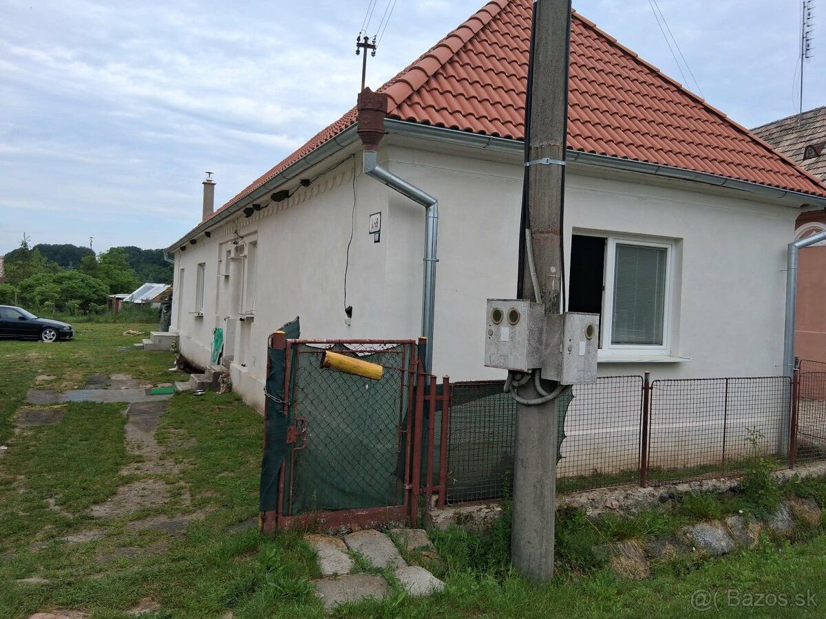 Ponúkame na predaj priestranný rodinný dom v pokojnej časti 