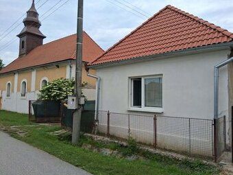 Ponúkame na predaj priestranný rodinný dom v pokojnej časti 