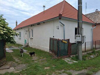 Ponúkame na predaj priestranný rodinný dom v pokojnej časti 