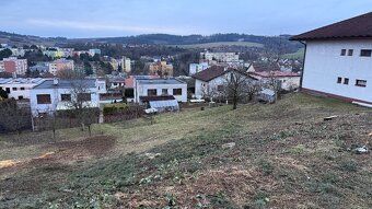 Ponúkam na predaj atraktívny stavebný pozemok v rezidenčnej 