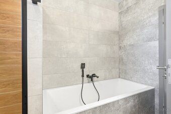Ponúkam na predaj luxusný, nadštandardný, plne zariadený (vi