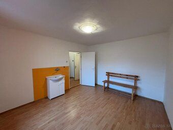 Ponúkame na prenájom obchodné/kancelárske priestory v centre