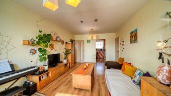 REMAX Ahoj Vám ponúka na predaj svetlý 3-izbový byt na 5. po