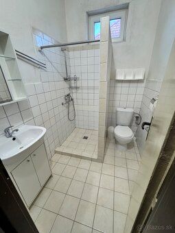 Ponúkame Vám na predaj priestranný podpivničený rodinný dom 