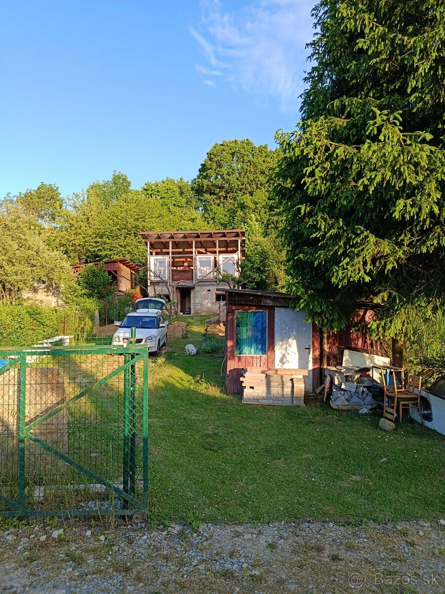 Predám záhradu s rozostavanou chatou – Malý Šariš, 600 m²
Po