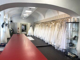 Ponúkame na odstúpenie kompletne zariadený svadobný salón s 