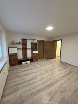 🏡 2-IZBOVÝ BYT PO KOMPLETNEJ REKONŠTRUKCII – KÚPA 🏡
💰 Cena: 