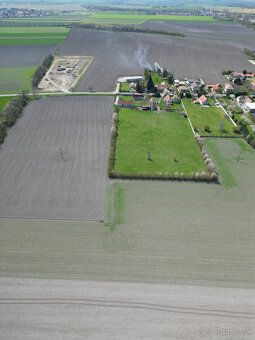 Na predaj je stavebný pozemok s rozlohou 16.949m², vhodný na