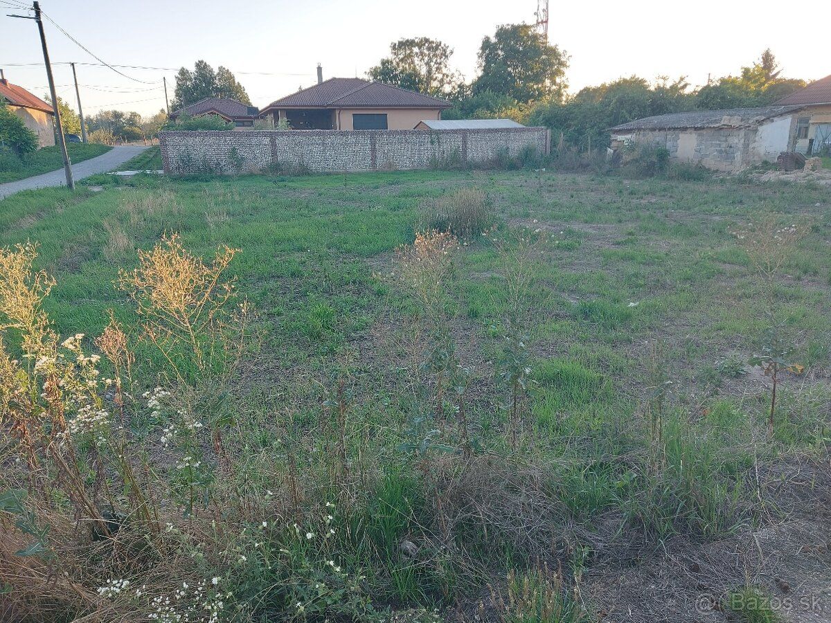 Predam 8 árový stavebný pozemok v mužli,8km od šturova,voda,