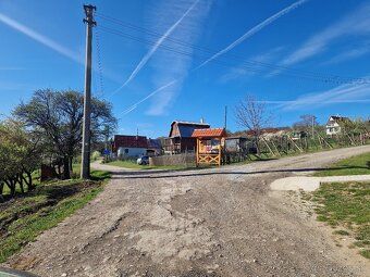 🌿 Štýlová vinohradnícka chatka v srdci prírody – ideálne mie