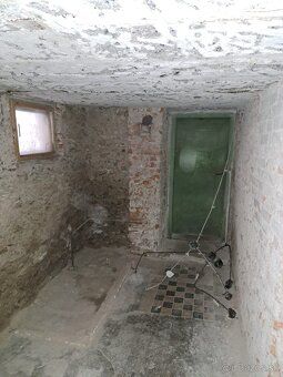 Ponúkam na predaj 3-izbový rodinný dom s hospodárskou zástav