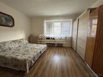 Typ: Rodinný dom Obec: Hronský Beňadik
🏡 NA PREDAJ: ČIASTOČN