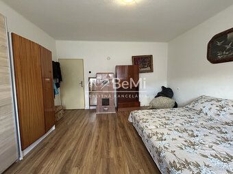 Typ: Rodinný dom Obec: Hronský Beňadik
🏡 NA PREDAJ: ČIASTOČN