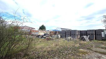 Ponúkame na predaj priestranný stavebný pozemok o výmere 245