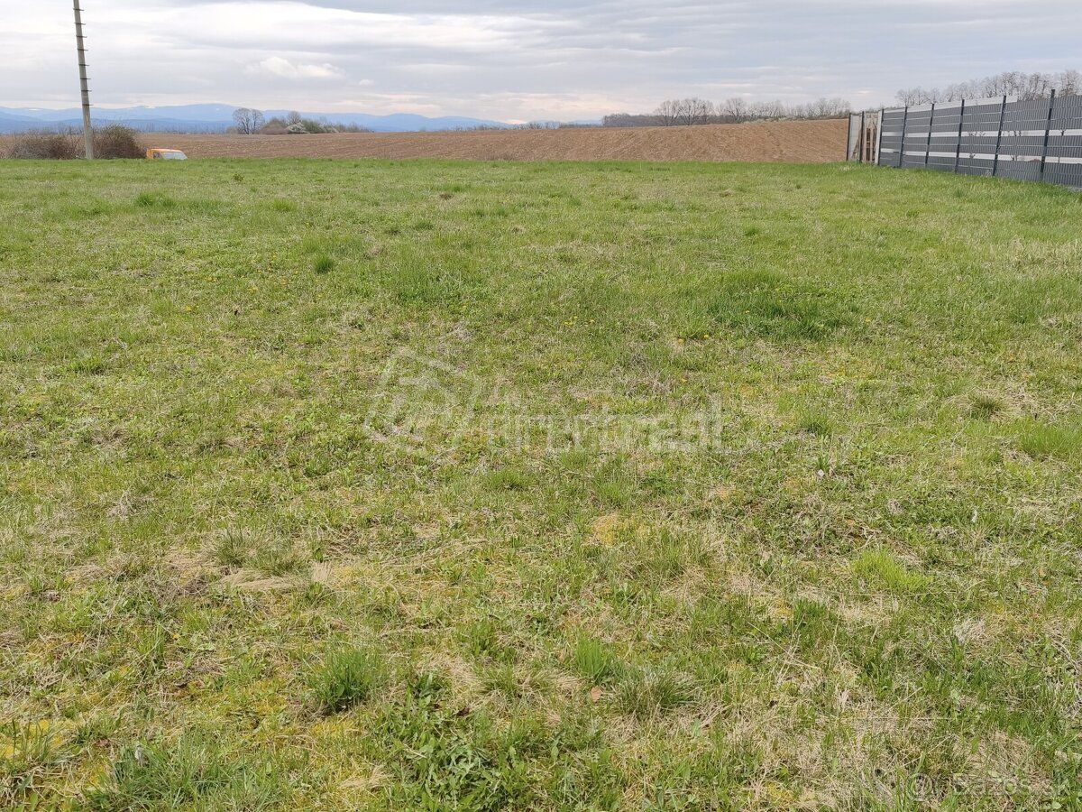 Na predaj slnečný,rovinatý pozemok v obci Vidiná určený na v