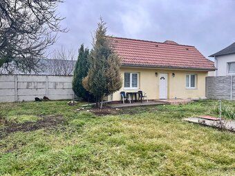 Exkluzívne Vám ponúkame menší rodinný dom v obci Kvetoslavov