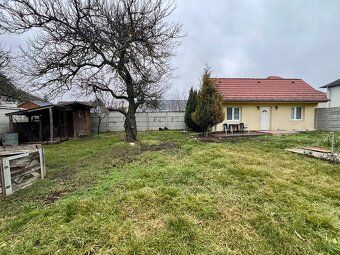 Exkluzívne Vám ponúkame menší rodinný dom v obci Kvetoslavov