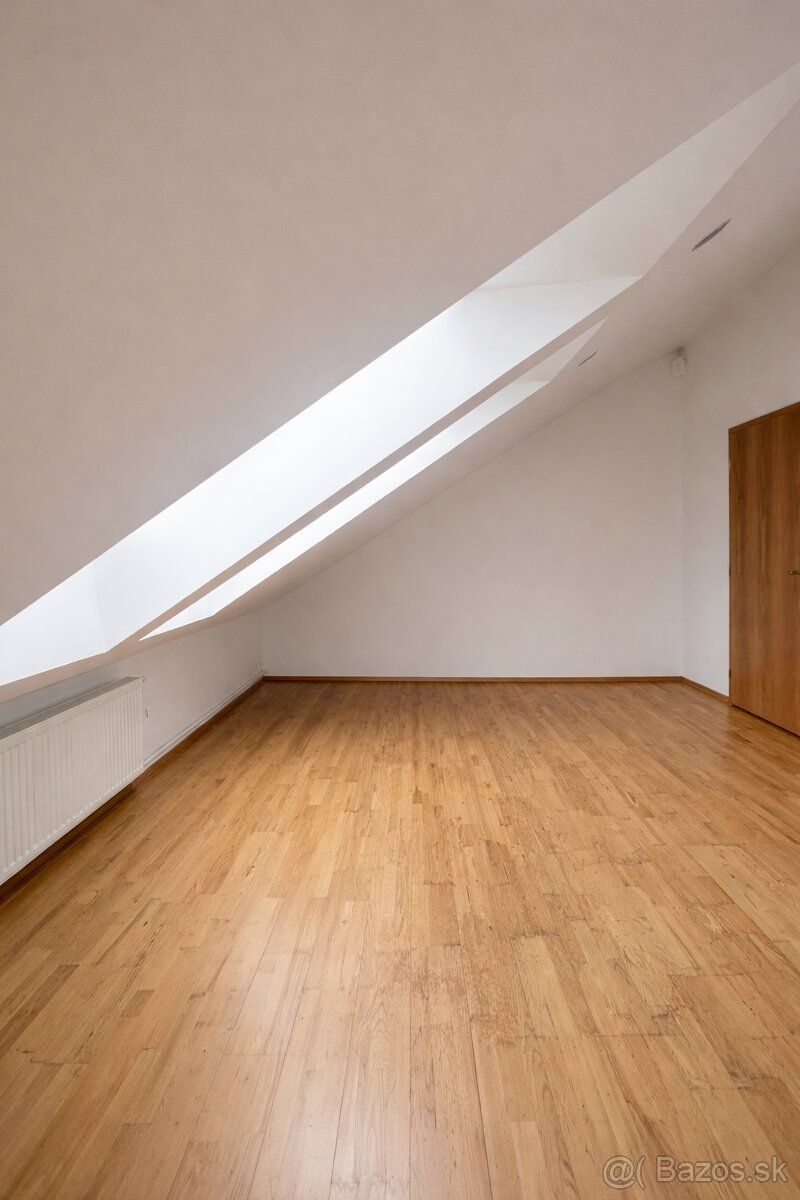 Kancelária / obchodný priestor 17,6 m² – centrum Nitra, Fars