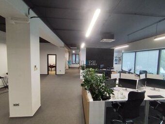 Kancelária / obchodný priestor 17,6 m² – centrum Nitra, Fars