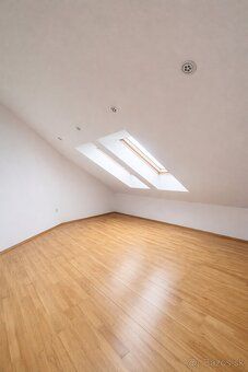 Kancelária / obchodný priestor 17,6 m² – centrum Nitra, Fars
