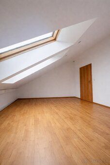 Kancelária / obchodný priestor 17,6 m² – centrum Nitra, Fars