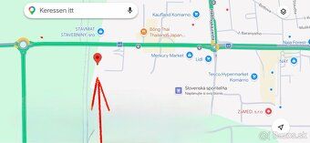 Na predaj 369 m² pozemok v Komárne, kompletne oplotený. Na p