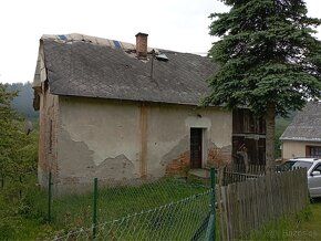 Predám dom vhodný na rekonštrukciu v obci Svrčinovec pozemok