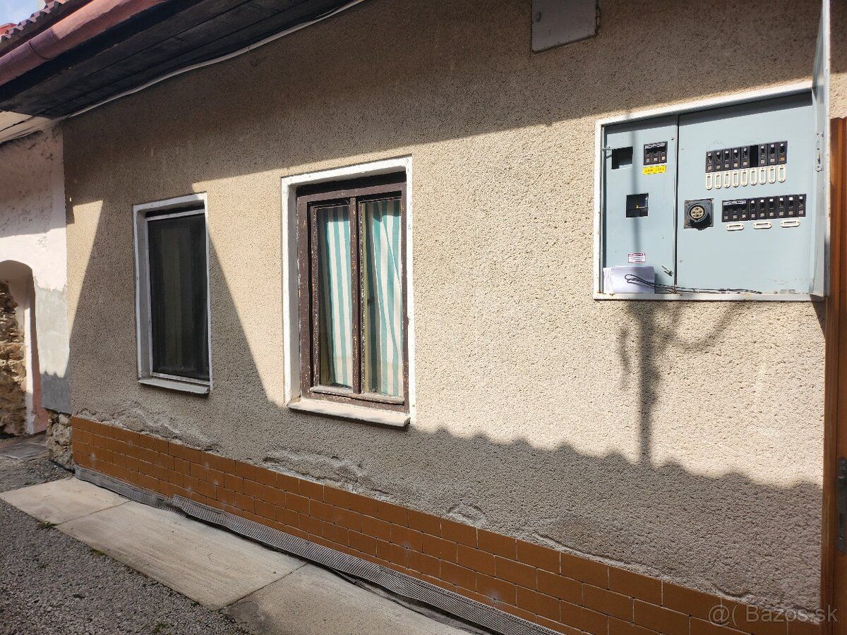 Dobrý deň. Predáme starší dom v Partizánskej Ľupči vhodný na