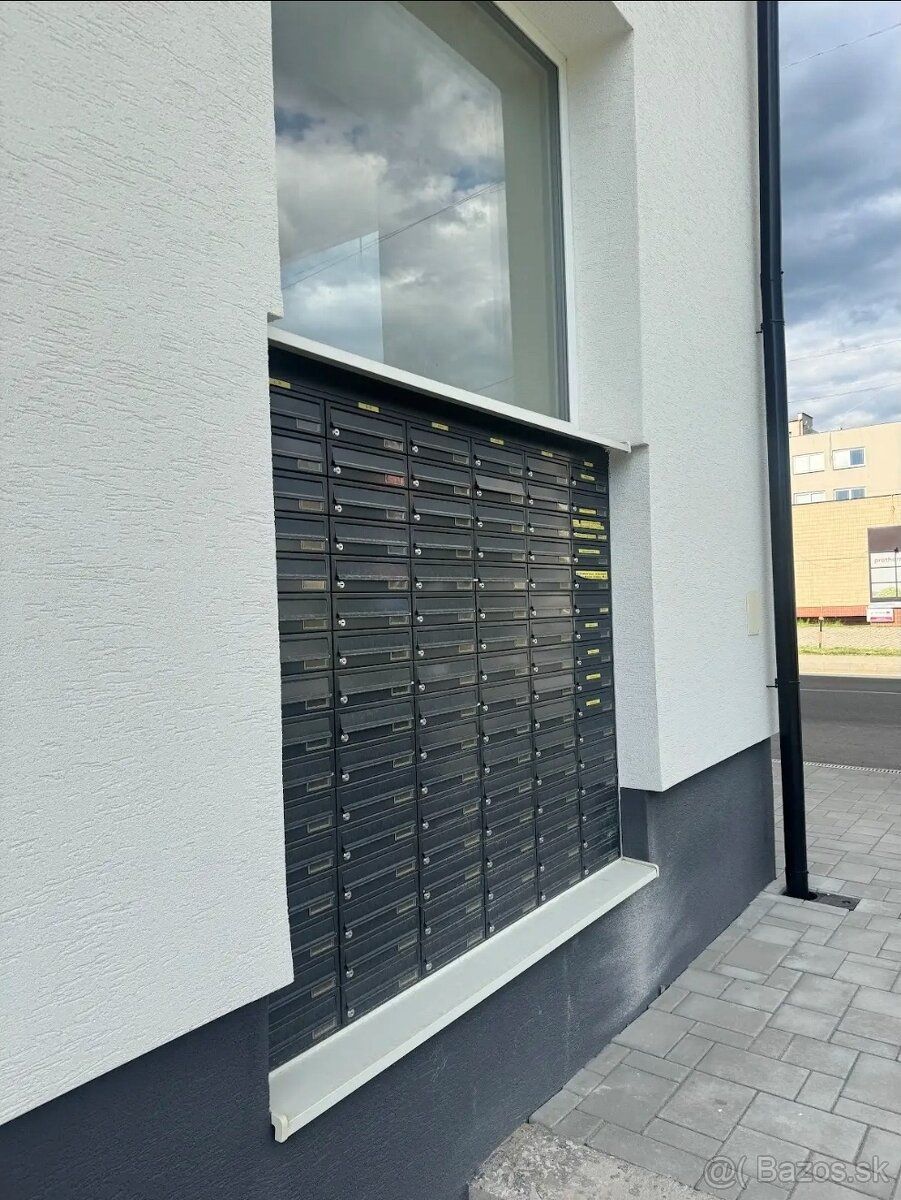 Virtuálne sídlo s vlastnou schránkou v centre Humenného na a