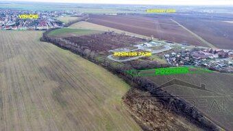 Predám pozemok vo veľkosti: 1 582 m2 pri vstupe do obce Prie