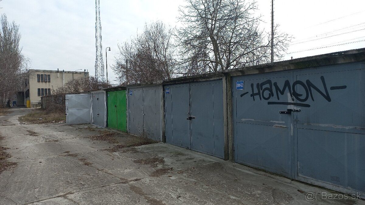 Predam garaz betonovy selet 3x6m na domkarskej ul v BA, vedl
