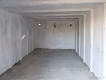 Predam garaz betonovy selet 3x6m na domkarskej ul v BA, vedl
